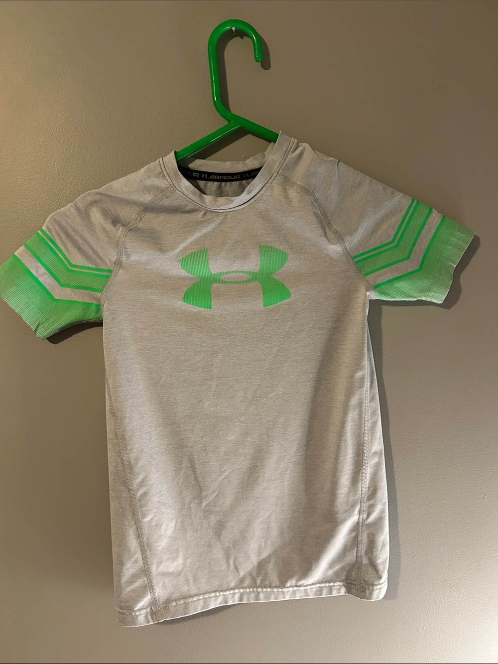 Under Armour Boys' Medium Gray Performance Tee with Green Logo